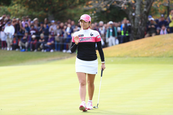 女子プロゴルファーから学ぼう！秋冬のスカートスタイル！ タイツと、ソックスの組み合わせ方: 女子ママゴルファーの応援ブログ女子ゴルファーのゴルフ のあれこれお役立ブログ
