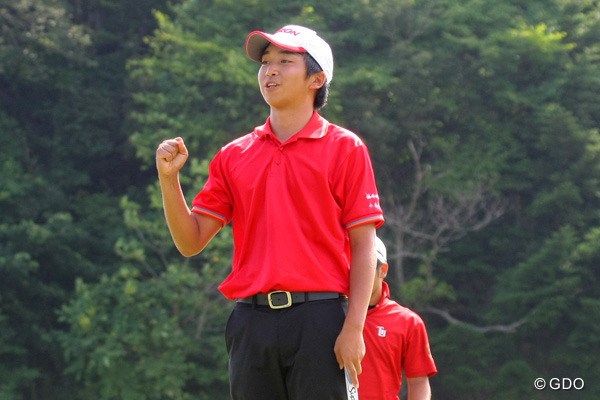 2014年 日本アマチュアゴルフ選手権 決勝戦 小木曽喬 16ホール目の18番でパーパットを沈め、ガッツポーズを作った
