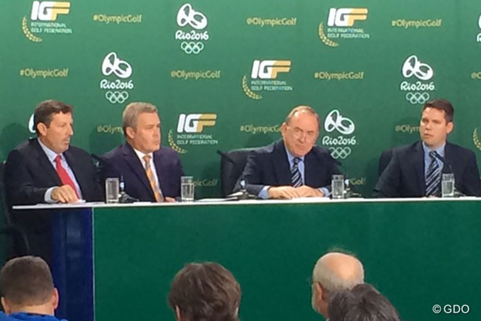 2年後のオリンピックも秒読み開始。オリンピックゴルフランキングを発表したIGF会長のピーター・ドーソン氏（右から2人目） 2014年 IGF（国際ゴルフ連盟） 記者会見