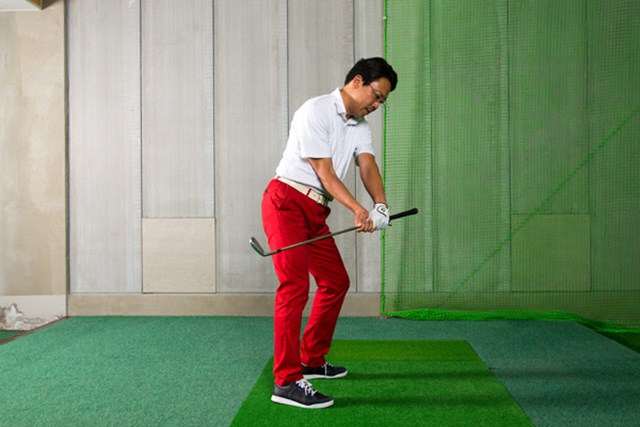 テークバックは 低く長くなんて思っていませんか 1 3 永井延宏のフェースコントロール Gdo ゴルフレッスン 練習