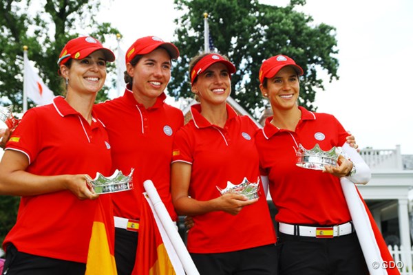 2014年 インターナショナルクラウン 最終日 スペイン代表チーム 初代女王に輝いたスペインの4選手は、勝者のクラウンを手に歓喜に沸いた