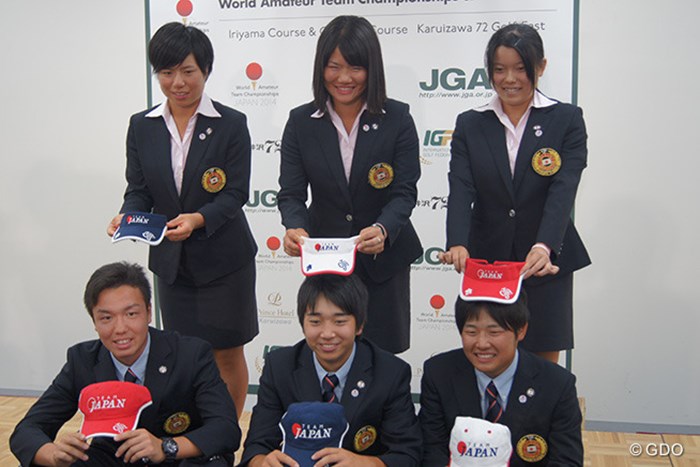 世界アマチュアゴルフチーム選手権の日本代表発表。勝みなみ（後列右）、小木曽喬（前列中央）らが選ばれた。 2014年 世界アマチュアゴルフチーム選手権 事前 勝みなみ 松原由美 岡山絵里 小西健太 小木曽喬 小浦和也