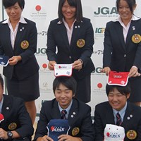 世界アマチュアゴルフチーム選手権の日本代表発表。勝みなみ（後列右）、小木曽喬（前列中央）らが選ばれた。 2014年 世界アマチュアゴルフチーム選手権 事前 勝みなみ 松原由美 岡山絵里 小西健太 小木曽喬 小浦和也