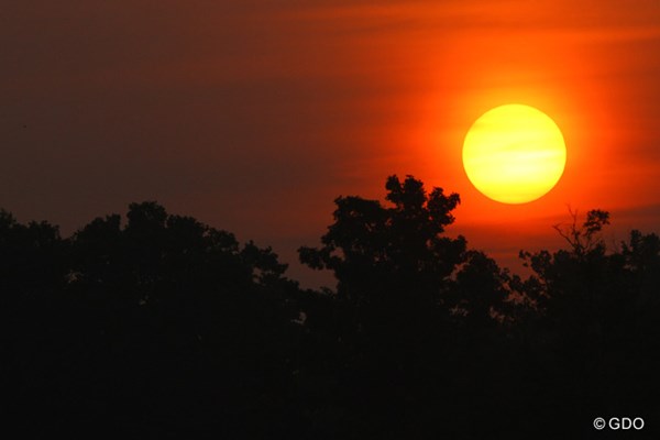 2014年 全米プロゴルフ選手権 事前 朝日 ゆっくりと上る太陽。ケンタッキーの夜明けは6時50分ごろと遅い