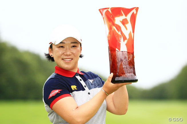 申智愛が今季2勝目 地元・藤田光里は痛恨「8」で 32位に沈む