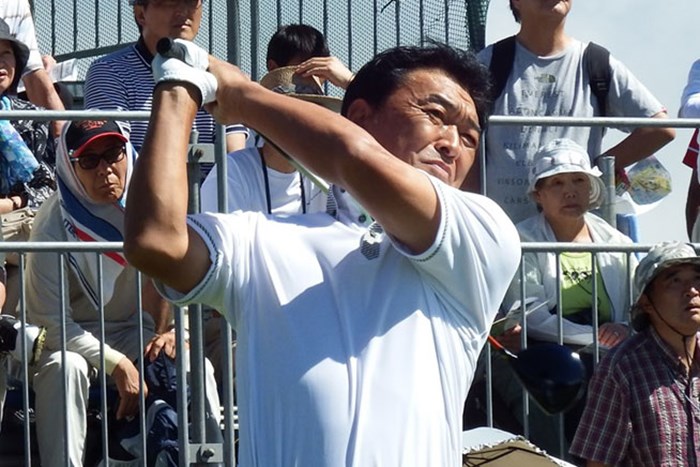 昨年覇者の羽川豊が、大会連覇に向け、単独首位の好スタートを切った 2014年 ファンケルクラシック 初日 羽川豊