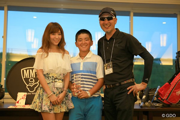 アマチュア部門で優勝を飾った村上豊駿クン。2011年の世界ジュニア7歳～8歳の部で優勝した実力者だ