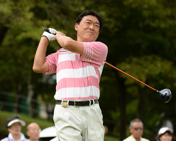 通算4アンダーとし初日からの首位タイを守った昨年覇者の羽川豊（日本プロゴルフ協会提供）