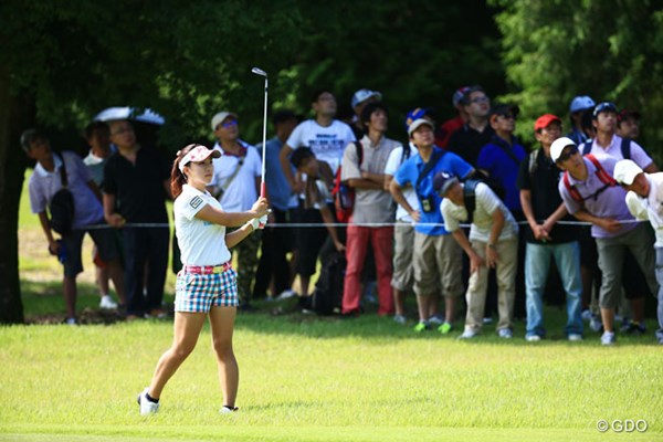 2014年 ゴルフ5レディスプロゴルフトーナメント 2日目 香妻琴乃 ボールの行方はピン一直線
