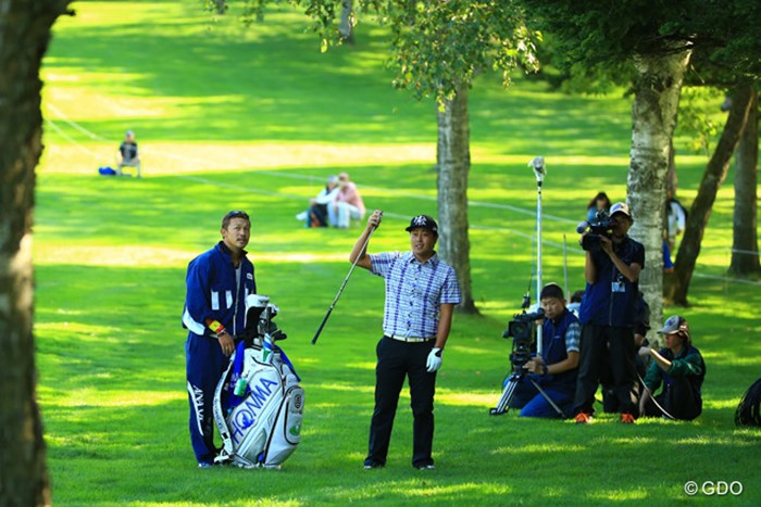 プレーオフのティショットは左ラフへ 2014年 ANAオープンゴルフトーナメント 最終日 谷原秀人