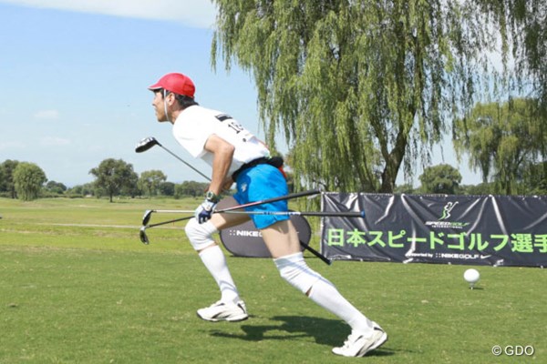 2014年 第2回スピードゴルフ選手権 秋晴れの下、開催された「第2回スピードゴルフ選手権」。こんな仮装したプレーヤーも・・・