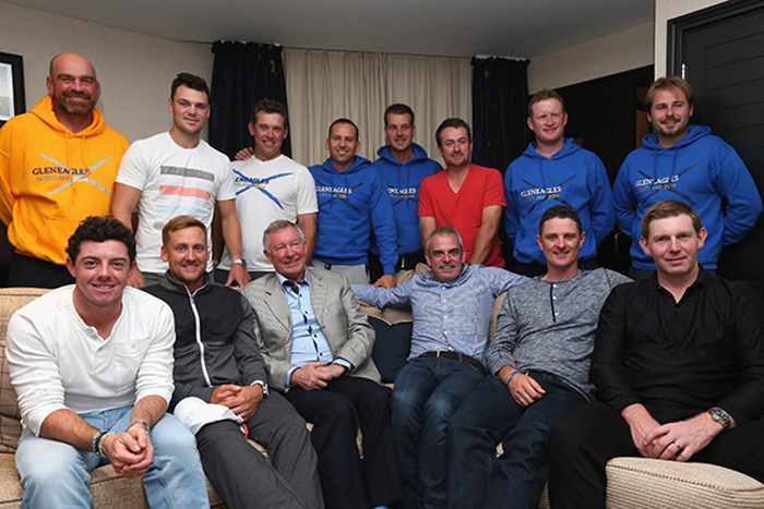 ライダーカップ欧州代表のメンバーは、ファーガソン氏（前列左から3番目）の話に魅了された(Andrew Redington/Getty Images) 2014年 ライダーカップ 事前 アレックス・ファーガソン ロリー・マキロイ セルヒオ・ガルシア スティーブン・ギャラハー