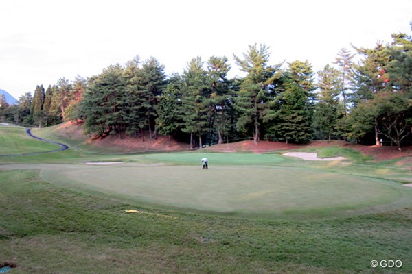 2014年 日本女子オープンゴルフ選手権競技 事前 17番グリーン 面積が小さく受け傾斜が強い17番グリーン。「4日間パーでOK」と成田