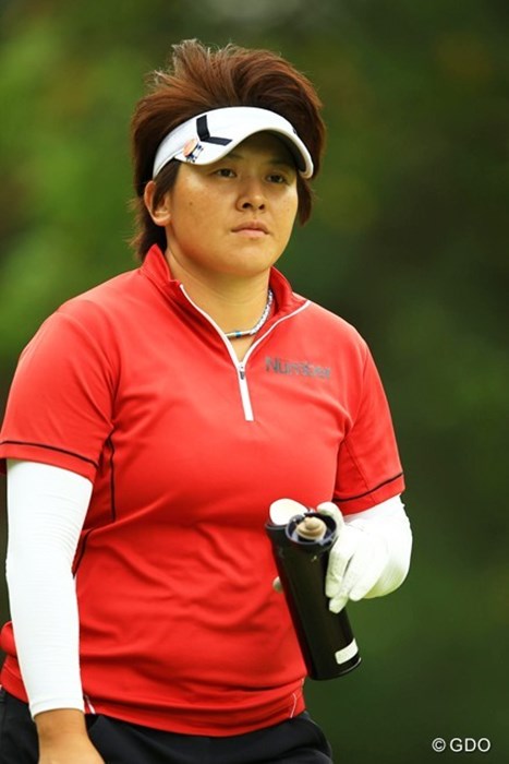 エコなユンジェさん、マイボトル持参で。 2014年 日本女子オープンゴルフ選手権競技 3日目 ウェイ・ユンジェ