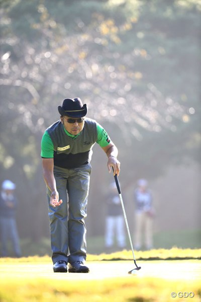 2014年 日本オープンゴルフ選手権競技 2日目 片山晋呉 お決まりのルーティーンで