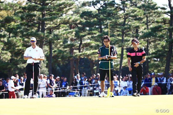 2014年 日本オープンゴルフ選手権競技 3日目 アダム・スコット 塩見好輝 アダムと一緒でいい勉強になったかな？ティショットのときにはあきれて笑ってたもんね