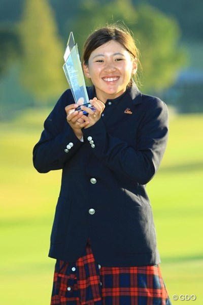 2014年 富士通レディース 最終日 永井花奈 日本女子オープンに続けてローアマ獲得です。いやぁ、いつ見ても愛らしい笑顔です。