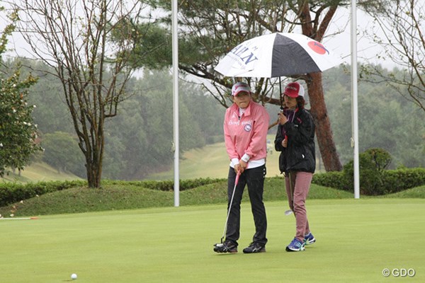 日本女子OPに続き、今週も母子でタッグを組む勝みなみ