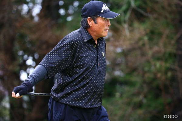 2014年 ブリヂストンオープンゴルフトーナメント 初日 尾崎将司 右手のグローブは痛いのかなそれとも寒いのかな？