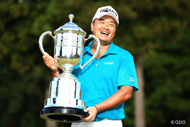 小田孔明が今季2勝目 藤田寛之の猛追かわし賞金ランクトップ奪還