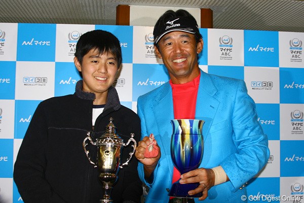 2014年 マイナビABCチャンピオンシップゴルフトーナメント 事前 鈴木亨、鈴木貴之 2009年優勝時は中学1年生だった貴之くんは鈴木よりもだいぶ小柄だった