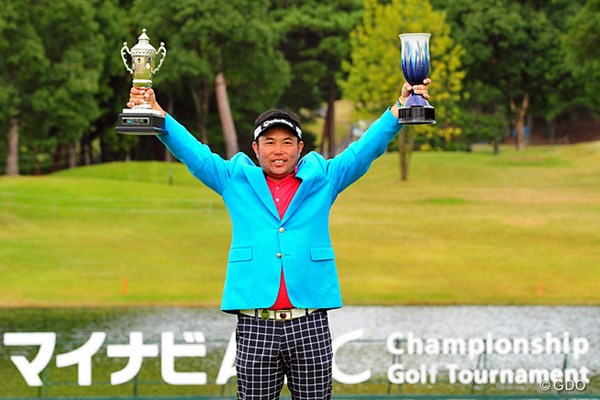 2014年 マイナビABCチャンピオンシップゴルフトーナメント 最終日 小田龍一 通算21アンダーまで伸ばした小田龍一が後続に5打差をつけ5年ぶりの優勝を飾った