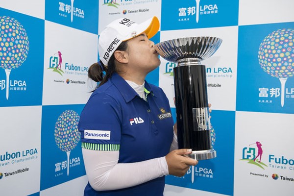 2014年 フボンLPGA台湾選手権 最終日 朴仁妃 朴仁妃が追いすがるステーシー・ルイスを振り切り今季3勝目を挙げた（Victor Fraile／Getty Images）