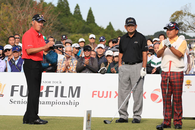 ＜2日目＞室田らが1打差2位 青木、中嶋、倉本が同組でラウンド