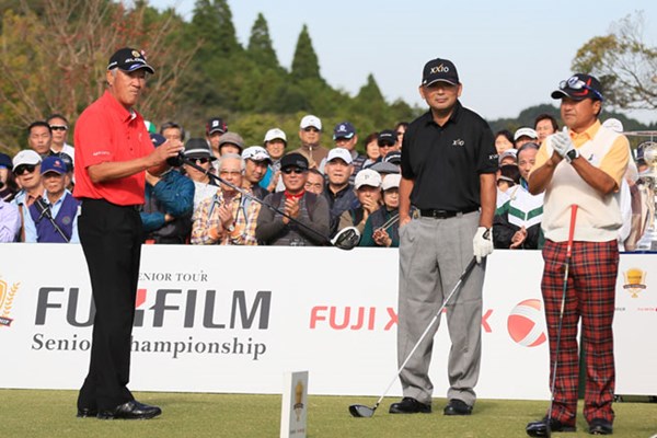まさかの偶然で実現したレジェンド3選手による豪華な組み合わせを一目見ようと、多くのギャラリーが来場した※画像提供：日本プロゴルフ協会