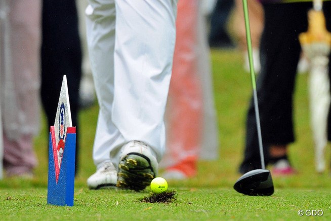 耕した芝を集めて 非常にエコなティの完成です 14年 ミズノクラシック 最終日 ローラ デービース フォトギャラリー Gdo