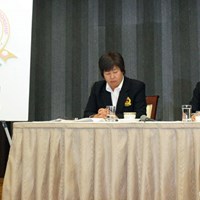 来季日程発表を誇らしげに行う樋口久子会長（右）とTPD委員会の小林洋子氏 樋口久子、小林洋子