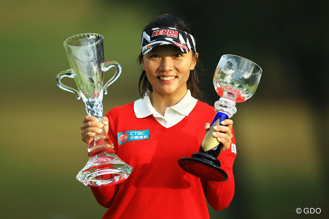 穴井詩が単独首位で最終日へ 勝みなみは最下位に後退