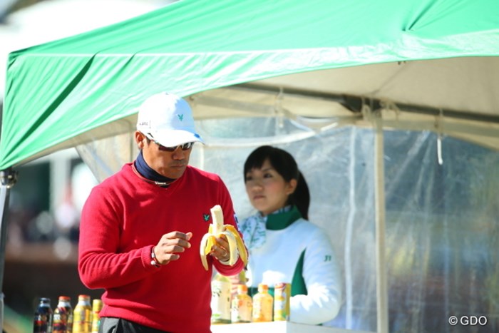 バナナは食べないでくれ。指が勝手にシャッター押しちゃうから。 2014年 ゴルフ日本シリーズJTカップ 3日目 宮里優作