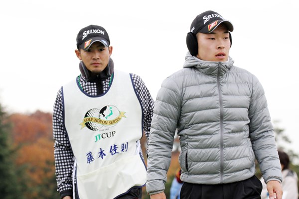 2014年 ゴルフ日本シリーズJTカップ 藤本佳則＆塩見好輝 最終戦で藤本佳則を担いだのは、大学の後輩である塩見好輝。来年は僕の番！