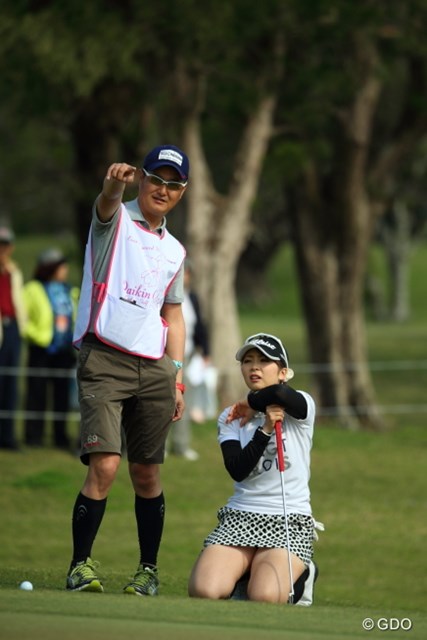 画像詳細 15年 ダイキンオーキッドレディス 最終日 菊地絵理香 テレサ ルーが14 15年の2連勝 穴井詩はまたも届かず 15年 ダイキンオーキッドレディス Gdo ゴルフダイジェスト オンライン