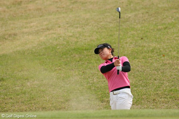 屋島クイーンズゴルフトーナメント1日目 張娜 中国出身の張娜（チャンナ）が躍進。優勝争いを演じるか！？