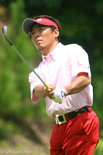 日本プロゴルフ選手権大会3日目 菊池純 真っ赤なパンツで登場した菊池純。1バーディ、1ボギーで優勝争いに食らいつく