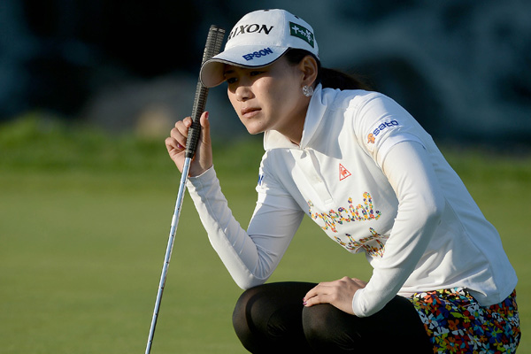 米初勝利へ3打差！横峯さくら3位で最終日最終組に