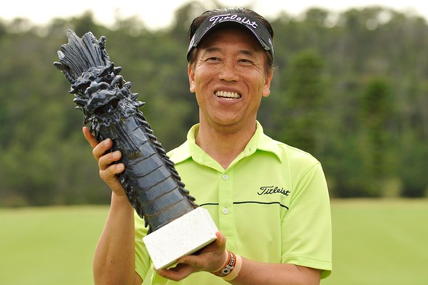 2015年 金秀シニア 沖縄ゴルフトーナメント  中根初男 昨年は、中根初男が前回覇者の崎山武志をプレーオフで下しツアー初優勝を飾った。