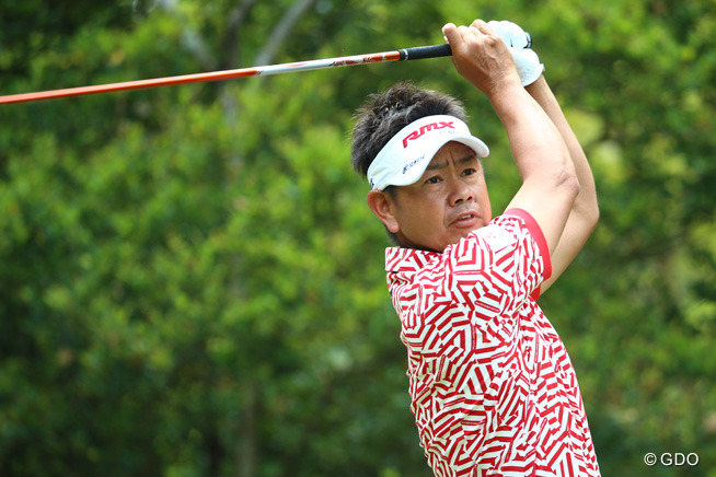 ＜初日＞藤田寛之、山下和宏らが2打差を追う 首位はイ・キョンフン