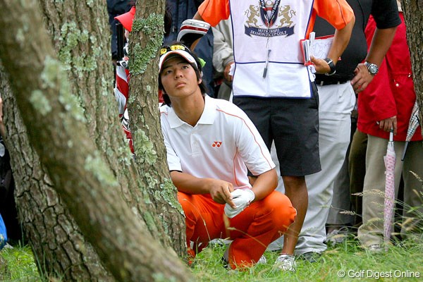 三菱ダイヤモンドカップゴルフ 3日目 石川遼 17番のティショットを林に打ち込んでトラブルに。ボギーに抑え切れなかった
