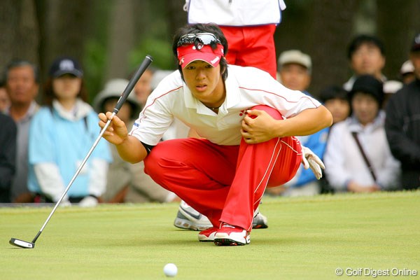 三菱ダイヤモンドカップゴルフ 最終日 石川遼 難コースに「多くを学んだ」と石川遼。ラインを読む表情も真剣そのもの