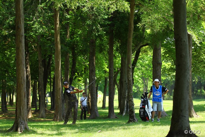 8番、9番と連続でティショットを右の林に。ここで集中の糸が切れてしまったでしょうか。4位タイフィニッシュ 2015年 日本プロゴルフ選手権大会 日清カップヌードル杯 最終日 川村昌弘