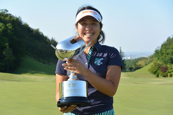 3位でスタートした小竹莉乃がこの日「70」をマークし、通算4アンダーでツアー初優勝を飾った※画像提供：日本女子プロゴルフ協会