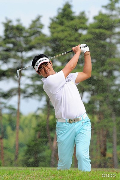 2015年 関西オープンゴルフ選手権競技 2日目 武藤俊憲 初日イーブンながら、今日は後半に4つ伸ばして首位と4打差と、一気に優勝圏内に飛び込んできました。12位タイ