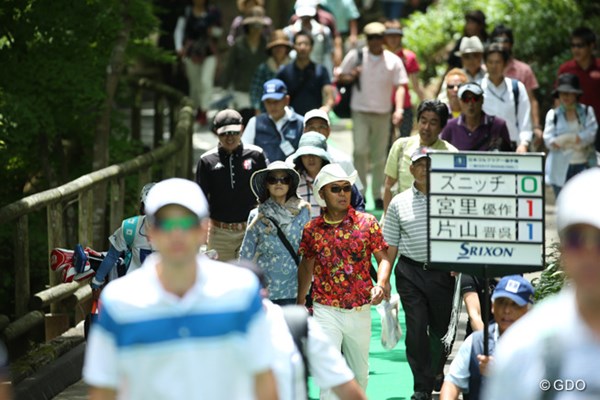 2015年 日本ゴルフツアー選手権 Shishido Hills 初日 片山晋呉 歩く花園！？ 今日一番ド派手でオシャレでした