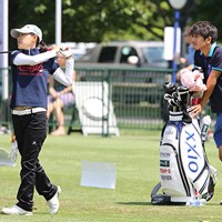 横峯さくらの練習を見守るメンタルトレーナーで夫の森川氏 2015年 KPMG女子PGA選手権 事前 横峯さくら