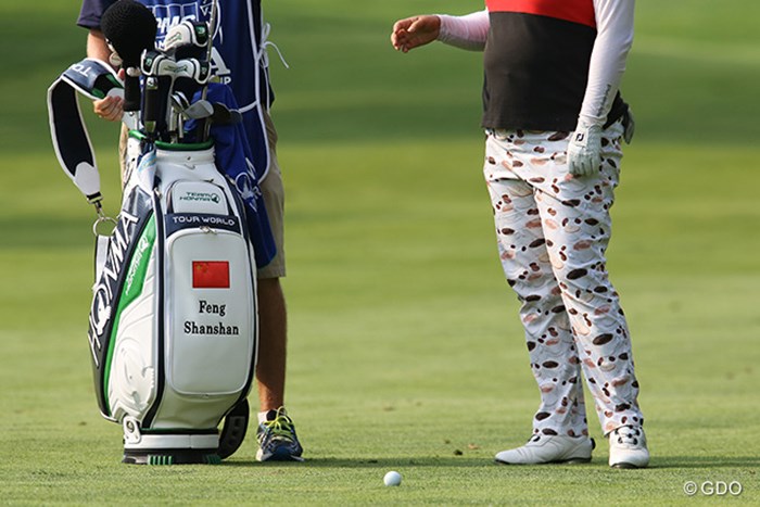 コーヒーカップなどがデザインされたパンツを履いているのは誰でしょう？ 2015年 KPMG女子PGA選手権 初日 フォン・シャンシャン