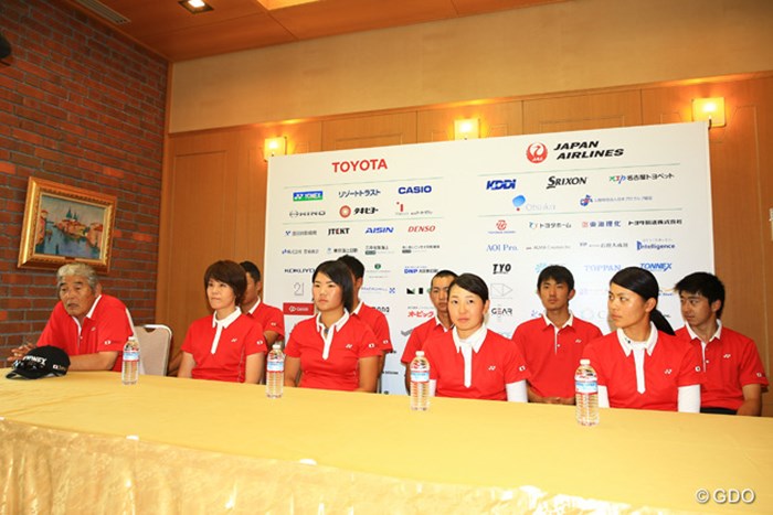 記者会見には男女日本チームの他に、男女優勝チームも呼ばれるはずが、男女とも日本チームの優勝で、一回で記者会見が済んじゃいましたね トヨタジュニアゴルフワールドカップ2015 最終日 記者会見