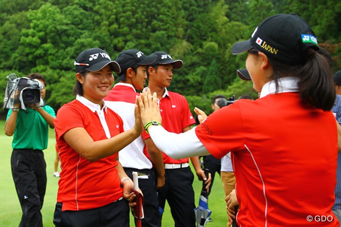 今日も思うようなゴルフはできなかったけど、日本の団体戦勝利を知って笑顔がこぼれました トヨタジュニアゴルフワールドカップ2015 最終日 松原由美